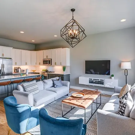 Nashville Townhome With Rooftop Balcony And Game Room!